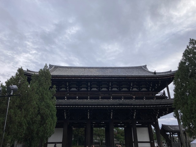 危うく階段落ち